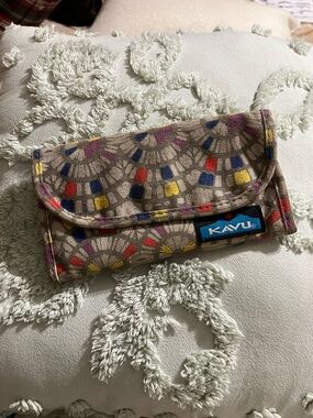 Kavu Kids Beige Wallet with Red, Yellow, Blue & Purple Accents